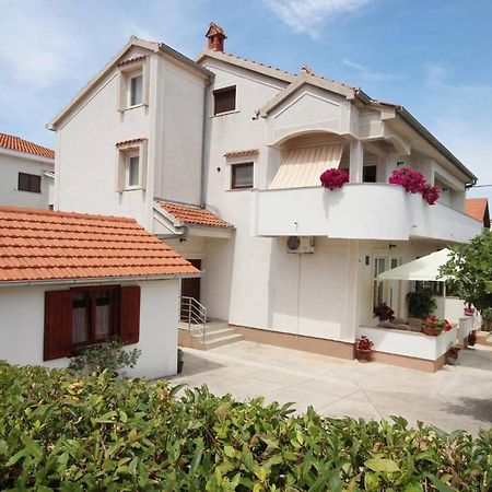 Small Apartment For A Great Holiday Zadar Bagian luar foto