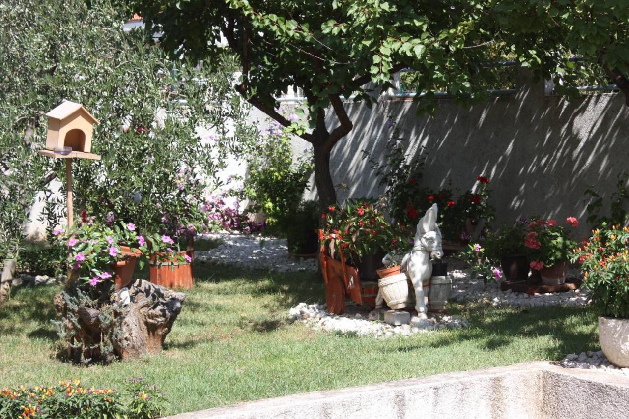 Small Apartment For A Great Holiday Zadar Bagian luar foto