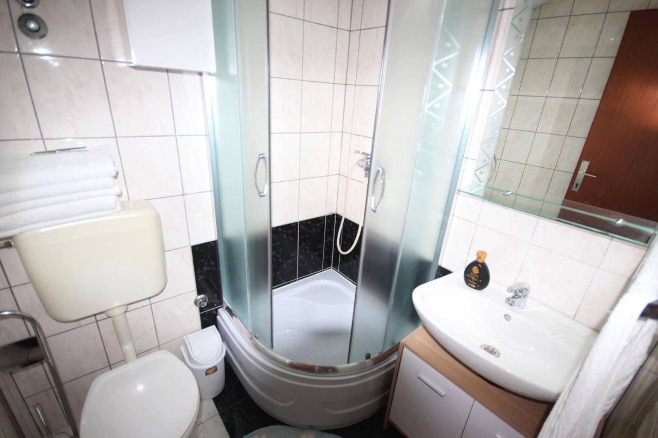 Small Apartment For A Great Holiday Zadar Bagian luar foto