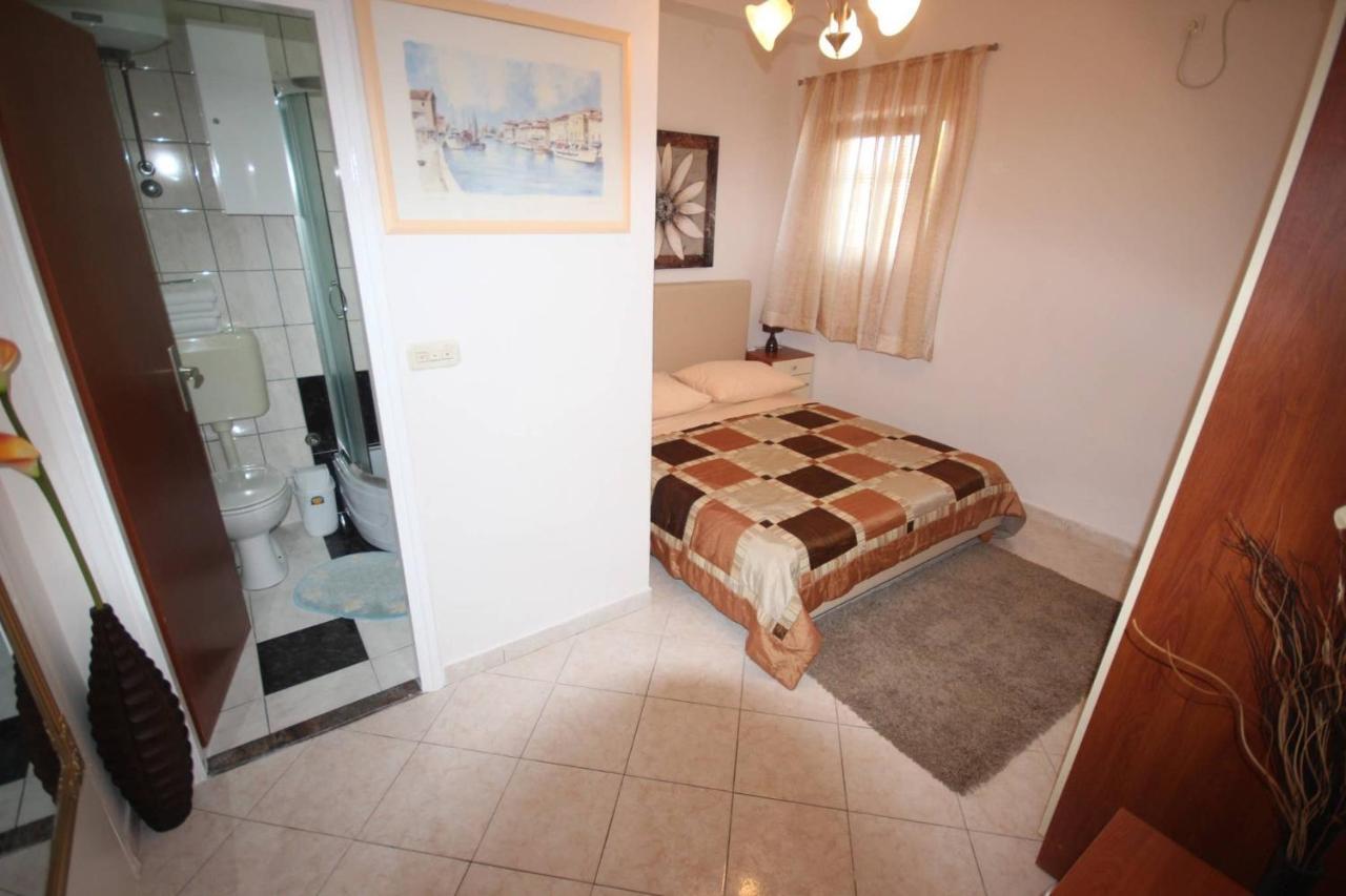 Small Apartment For A Great Holiday Zadar Bagian luar foto