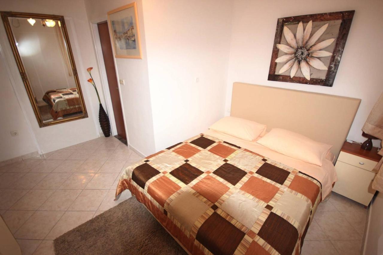 Small Apartment For A Great Holiday Zadar Bagian luar foto